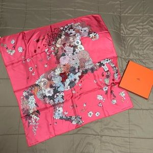 Authentic Hermes Scarf 100% Silk Robe Legere classic size 90x90 cm—Brandnew!